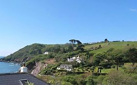 Cosy Beachfront Retreat With Stunning Sea Views And Free Parking